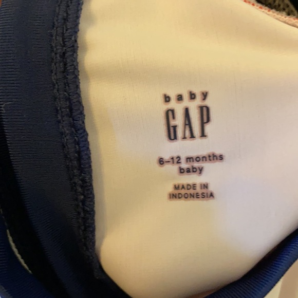 GAP rash guard and swim trunks - Picture 6 of 7